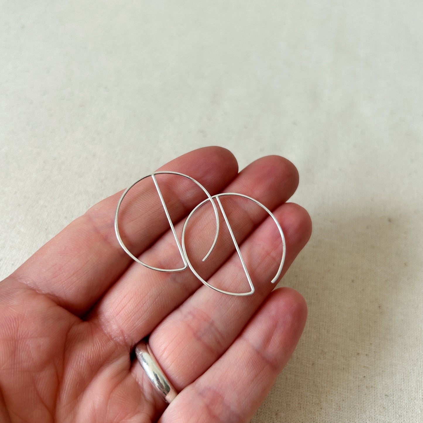Two silver hoops threader earrings 